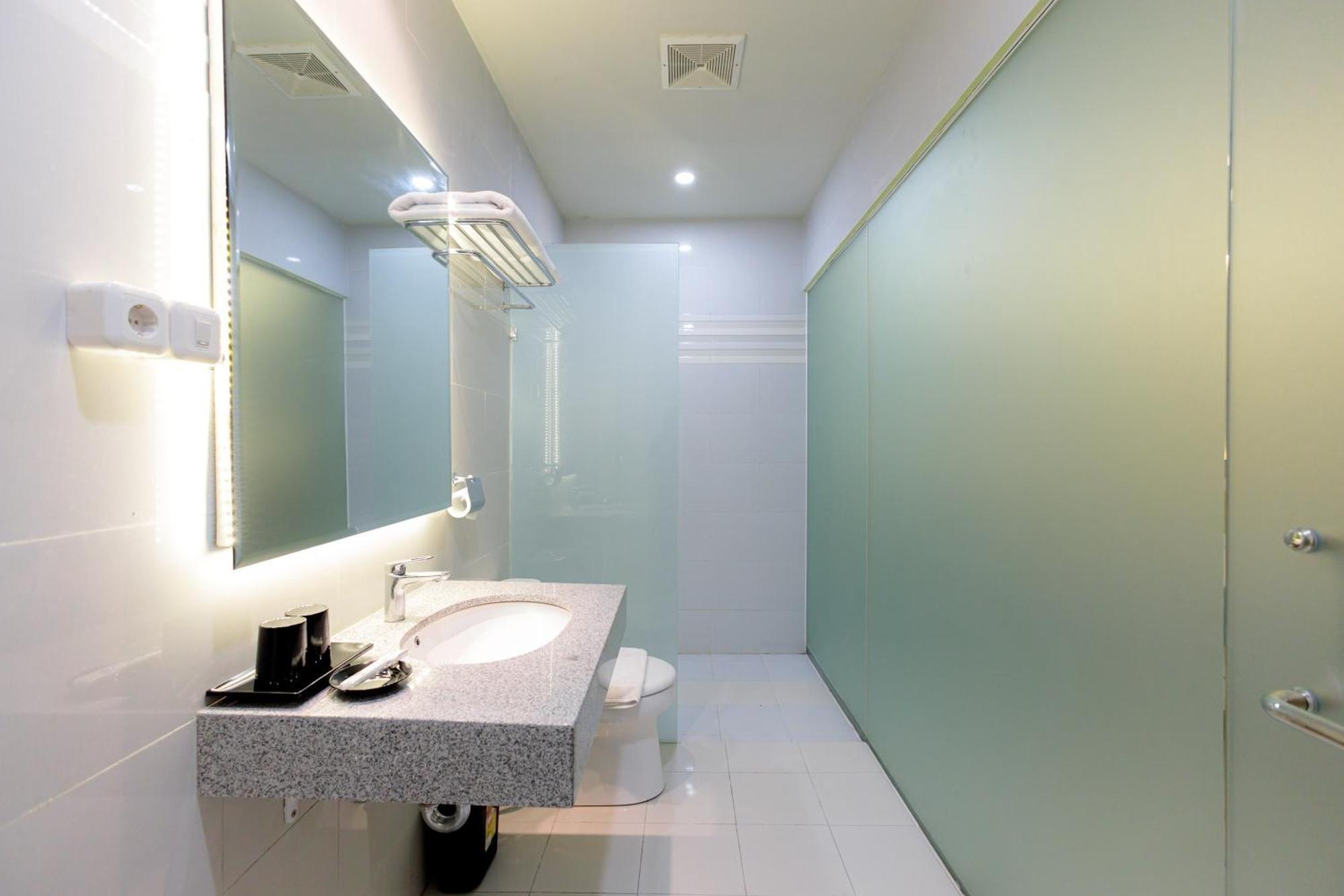 Sans Hotel 88 Andalan Surabaya By Reddoorz Экстерьер фото